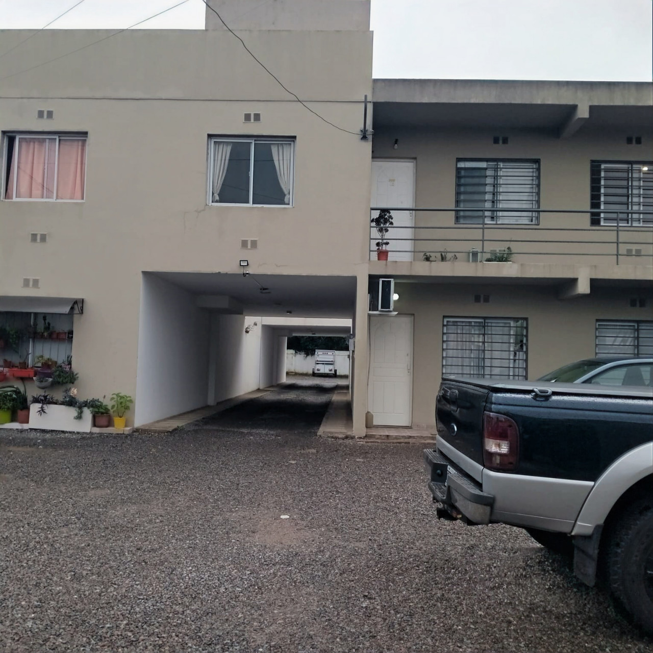 2 AMBIENTES CON ESPACIO GUARDACOCHE, COMPLEJO "LOS CONDES".
